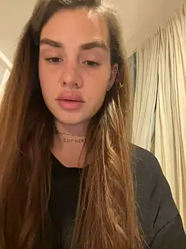 Snapshot of EmiliaCatalina chatting on 22, 2, 2025 EmiliaCatalina online show from 22, 2, 2025