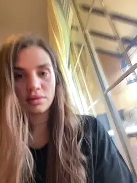 Snapshot of EmiliaCatalina chatting on 7, 3, 2025 EmiliaCatalina online show from 7, 3, 2025