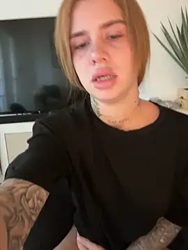 Snapshot of EmiliaCatalina chatting on 14, 9, 2025 EmiliaCatalina online show from 14, 9, 2025