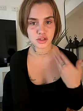 Snapshot of EmiliaCatalina chatting on 15, 9, 2025 EmiliaCatalina online show from 15, 9, 2025