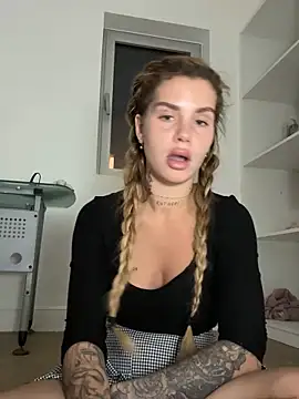 Snapshot of EmiliaCatalina chatting on 1, 11, 2025 EmiliaCatalina online show from 1, 11, 2025