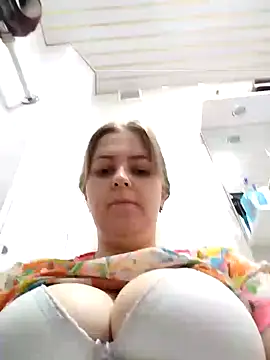 Lady nice cat online show from 10, 2, 2025