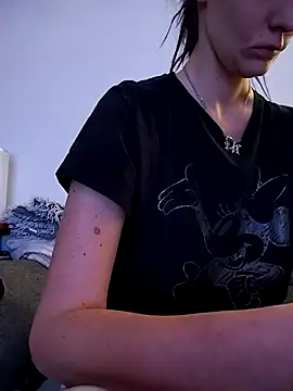 LauraBaby online show from 12, 11, 2025