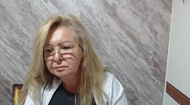 Snapshot of Mia_Davies2 chatting on 28, 1, 2025 Mia Davies2 online show from 28, 1, 2025