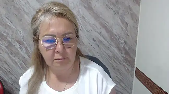 Snapshot of Mia_Davies2 chatting on 1, 2, 2025 Mia Davies2 online show from 1, 2, 2025
