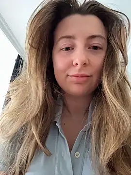 curvyflawless online show from 24, 4, 2026