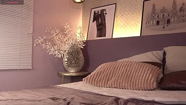 Snapshot of ElleDiane chatting on 8, 1, 2025 ElleDiane online show from 8, 1, 2025