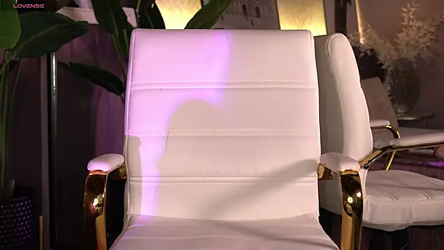 Snapshot of ElleDiane chatting on 7, 3, 2025 ElleDiane online show from 7, 3, 2025