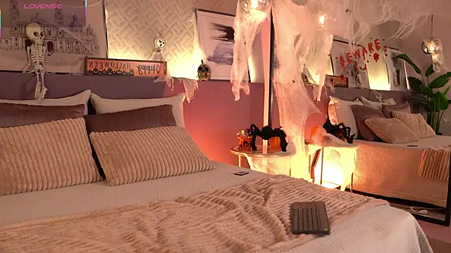 ElleDiane online show from 21, 10, 2025