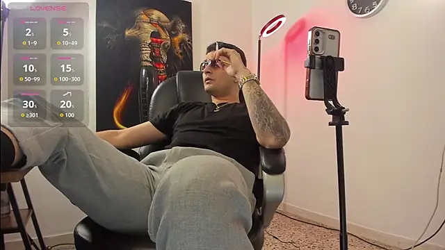 Snapshot of Nicolas_Fellener chatting on 27, 10, 2025 Nicolas Fellener online show from 27, 10, 2025