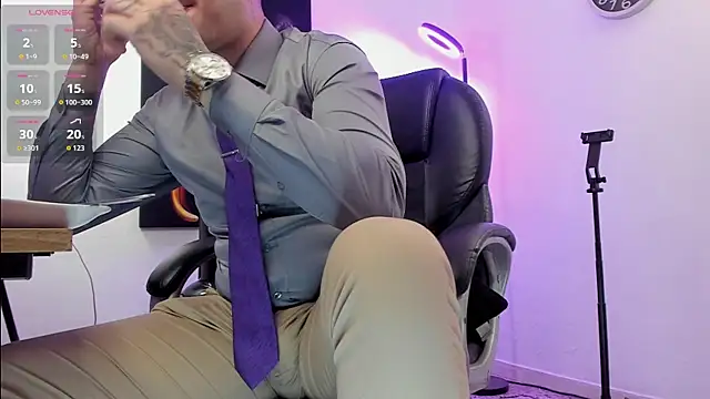 Snapshot of Nicolas_Fellener chatting on 8, 11, 2025 Nicolas Fellener online show from 8, 11, 2025