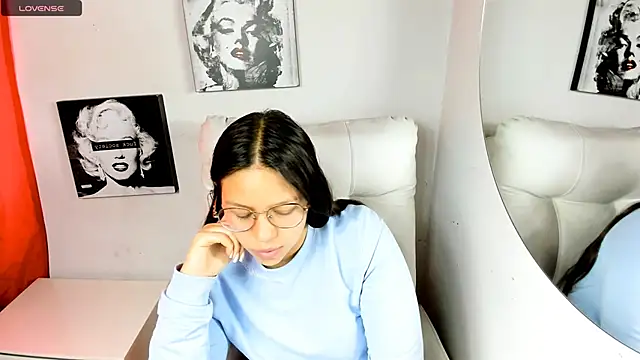 SamanthaRoldaan online show from 18, 4, 2026