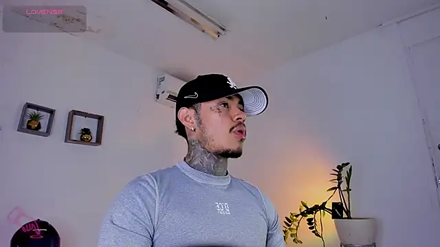 JordanSmiith  online show from 17, 2, 2025