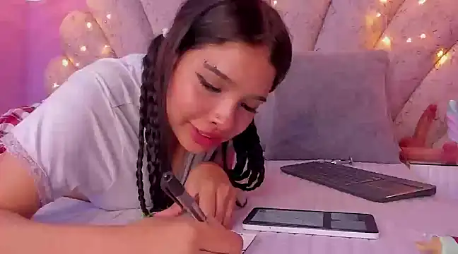 chloe watson  online show from 5, 3, 2025