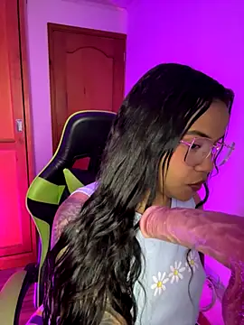 leila 22 online show from 4, 11, 2025