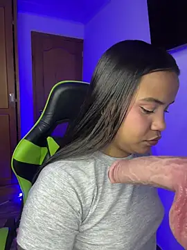 leila 22 online show from 13, 2, 2026