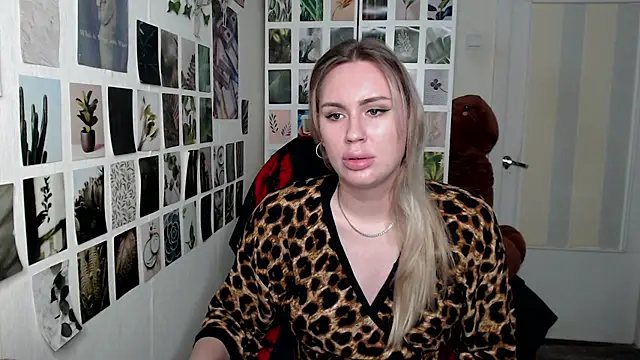 Snapshot of CapriScorpion chatting on 11, 9, 2025 CapriScorpion online show from 11, 9, 2025