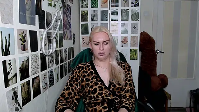 Snapshot of CapriScorpion chatting on 10, 10, 2025 CapriScorpion online show from 10, 10, 2025