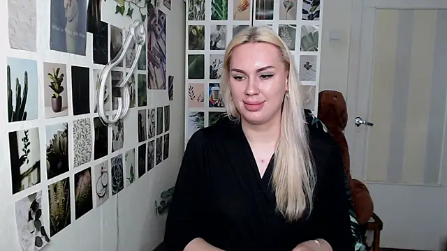 Snapshot of CapriScorpion chatting on 4, 11, 2025 CapriScorpion online show from 4, 11, 2025