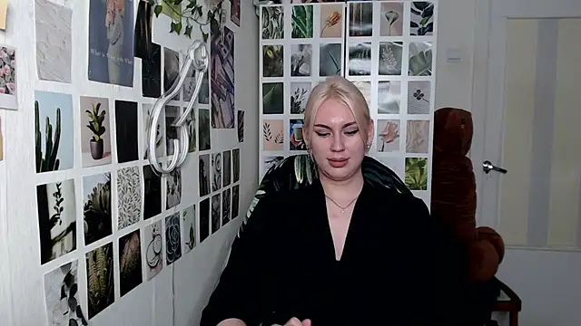 Snapshot of CapriScorpion chatting on 12, 11, 2025 CapriScorpion online show from 12, 11, 2025