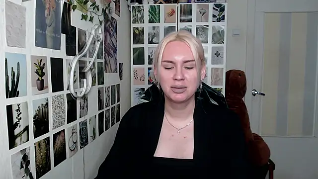 Snapshot of CapriScorpion chatting on 15, 11, 2025 CapriScorpion online show from 15, 11, 2025