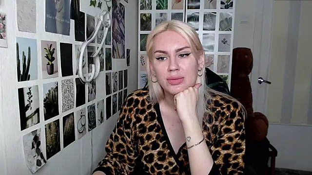 Snapshot of CapriScorpion chatting on 17, 11, 2025 CapriScorpion online show from 17, 11, 2025