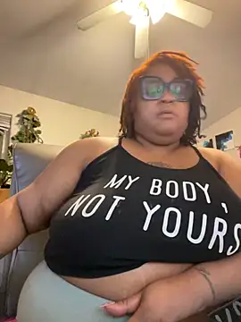 Snapshot of kweenxkarma chatting on 25, 11, 2025 kweenxkarma online show from 25, 11, 2025