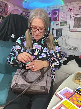 TrenaAnne online show from 27, 2, 2025