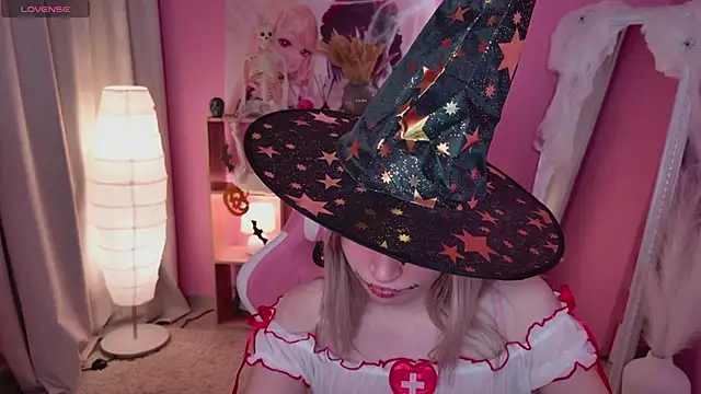 Beatrica Klein online show from 28, 10, 2025