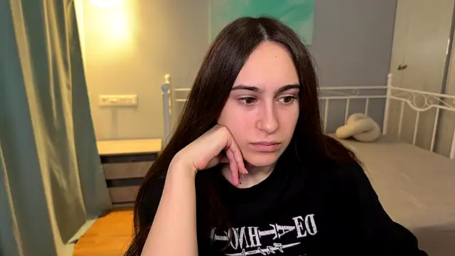 Snapshot of AliceKolltt chatting on 7, 7, 2026 AliceKolltt online show from 7, 7, 2026