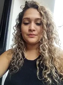 Snapshot of Sara_smiiith211 chatting on 2, 3, 2025 Sara smiiith211 online show from 2, 3, 2025