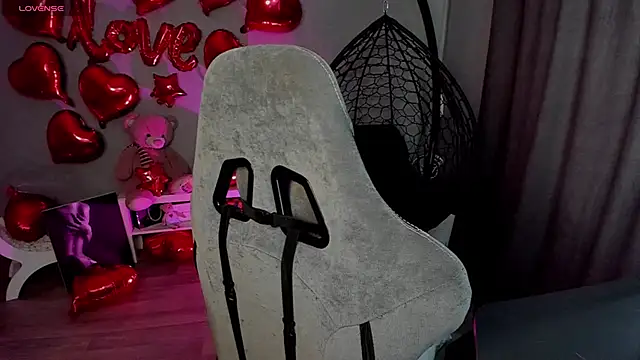 lily williamss online show from 28, 2, 2025