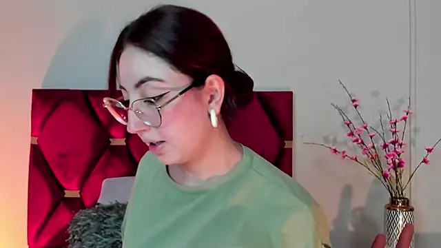 Snapshot of Emilywatsonn chatting on 3, 1, 2025 Emilywatsonn online show from 3, 1, 2025