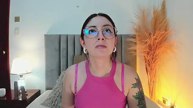 Snapshot of Emilywatsonn chatting on 19, 2, 2025 Emilywatsonn online show from 19, 2, 2025