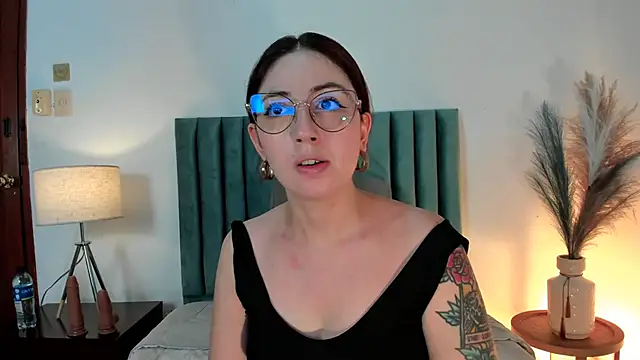 Snapshot of Emilywatsonn chatting on 4, 3, 2025 Emilywatsonn online show from 4, 3, 2025