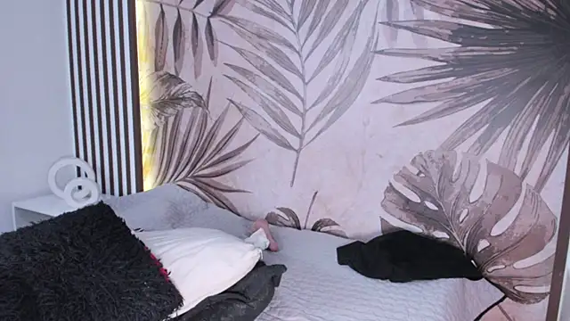 Samaantha-White online show from 4, 2, 2025