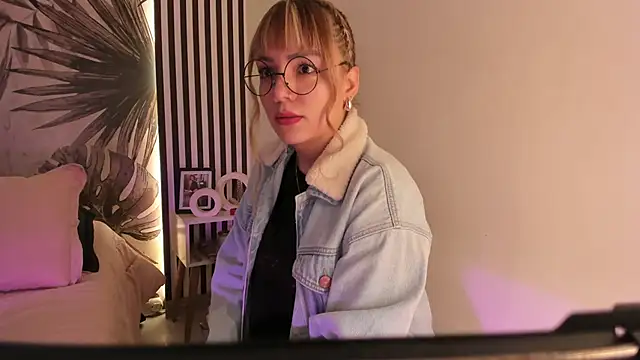 Samaantha-White online show from 16, 4, 2026