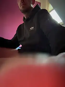 Bennyben8604 online show from 3, 3, 2025