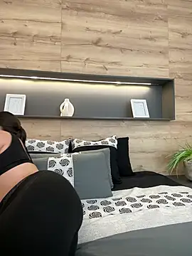 Amelia Rouse online show from 24, 1, 2025