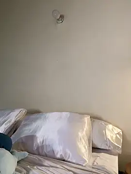 Amelia Rouse online show from 18, 10, 2025