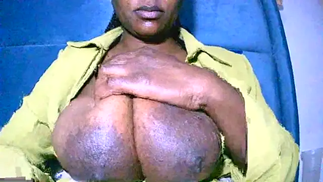 Snapshot of Bustypillows chatting on 26, 5, 2026 Bustypillows online show from 26, 5, 2026