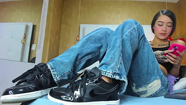 Little Jenni online show from 10, 11, 2025