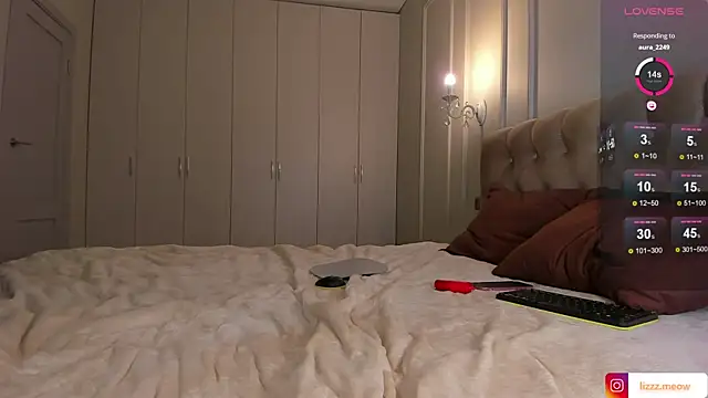 WOW-PeaCH-Girl online show from 30, 12, 2024