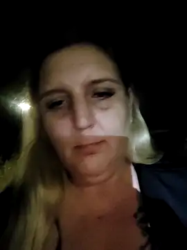 BecciDeluxe online show from 17, 10, 2025