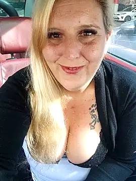 BecciDeluxe online show from 16, 3, 2026