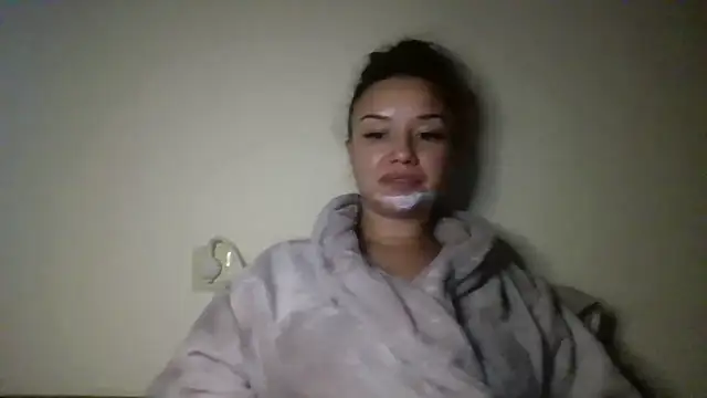 Snapshot of Linusya chatting on 24, 10, 2025 Linusya online show from 24, 10, 2025