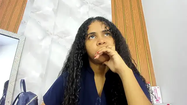 Snapshot of makena18 chatting on 2, 10, 2025 makena18 online show from 2, 10, 2025