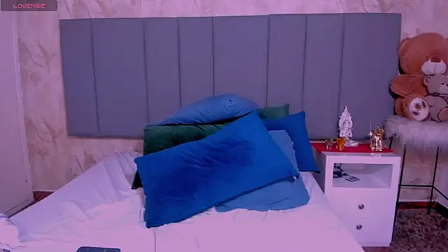 JulianaMiller online show from 28, 2, 2025