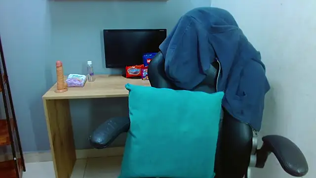 Erika Stevens online show from 5, 1, 2025