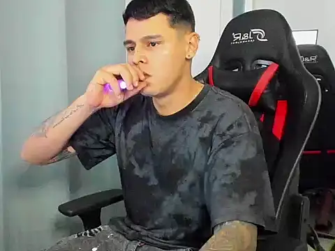 Snapshot of E_Moon chatting on 18, 9, 2025 E Moon online show from 18, 9, 2025